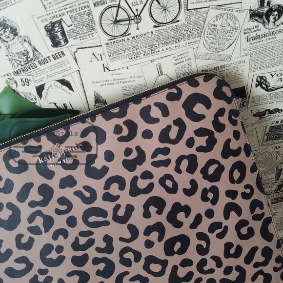 Kate Spade NWT staci graphic leopard l-zip universal laptop sleeve up to 15" - Picture 4 of 13